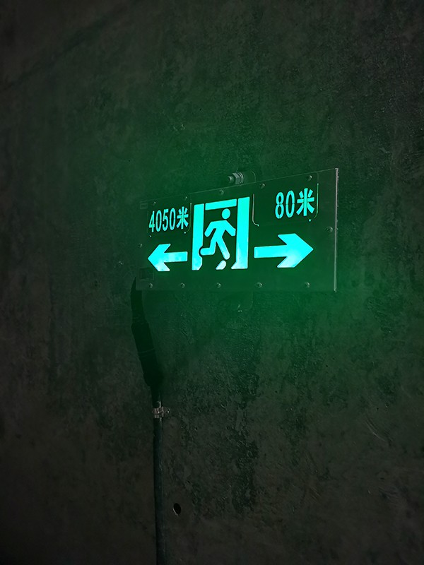火災發(fā)生時，智能消防應急照明系統如何確保照明覆蓋范圍？