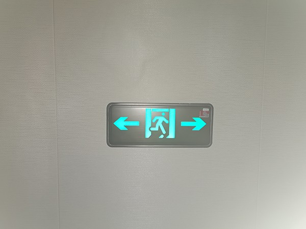 在大型商場(chǎng)中，集中控制智能疏散的優(yōu)勢(shì)何在？
